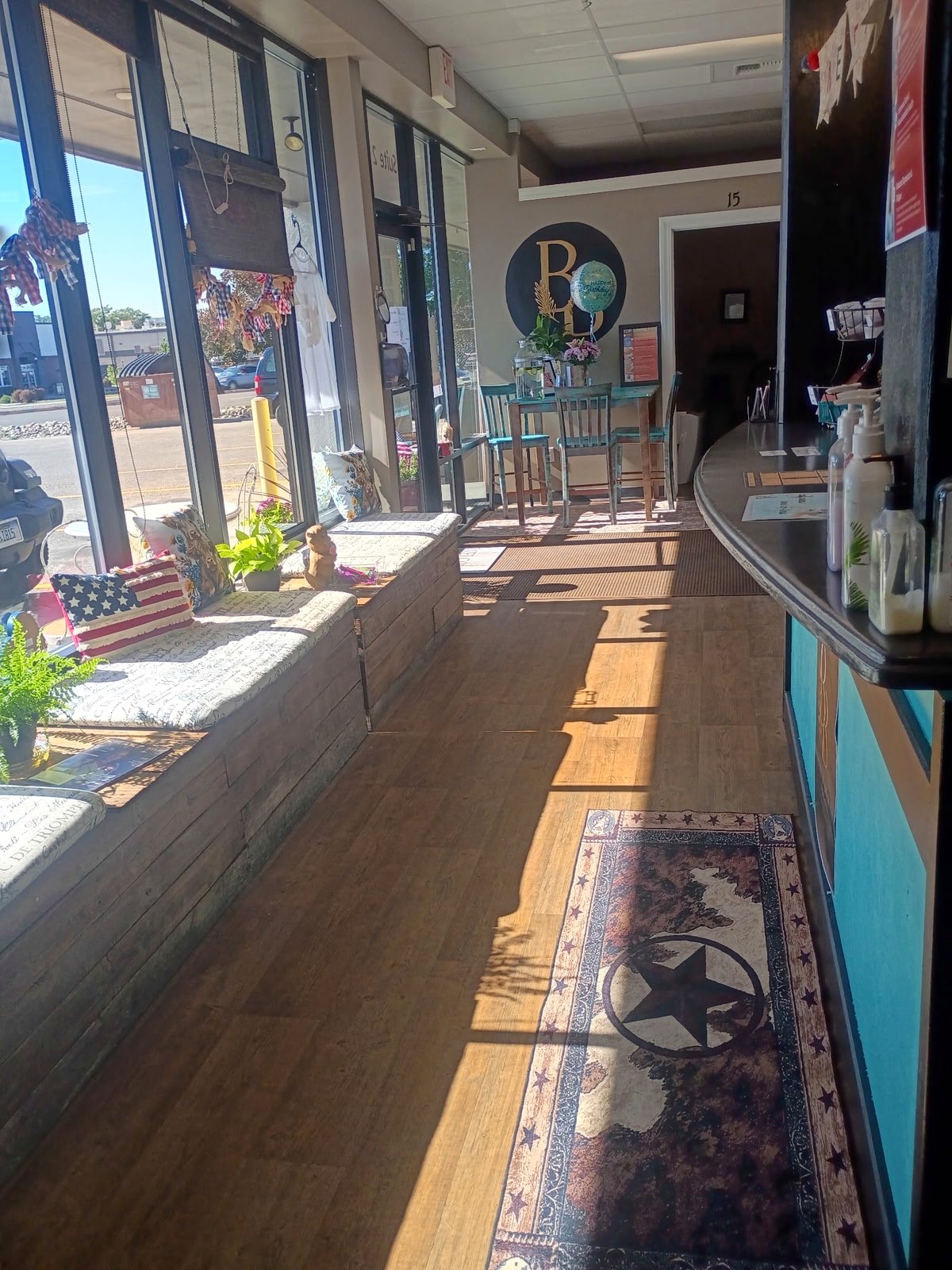 Bronze & Beauty Salon front lobby and windows